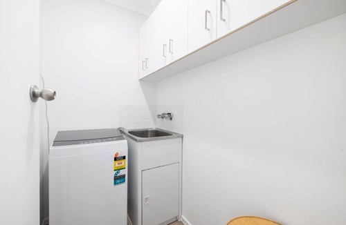 Southport House | Serene Southport Getaway/Walk to Beach/Shops