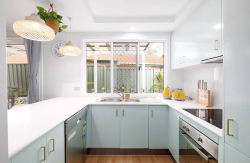 Southport House | Serene Southport Getaway/Walk to Beach/Shops