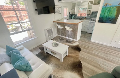 Toro Canyon Apartment | Serene stay with gym, orchard, horses, bunnies, chickens and a pond in CARP!