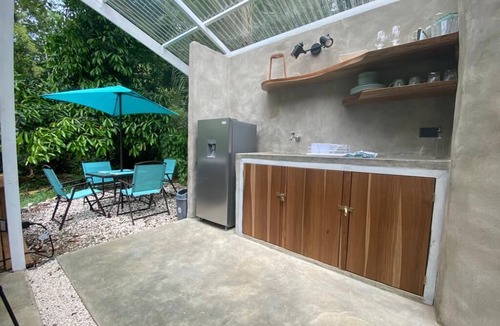 Cocles RV Rental | "serenity Glamping: Selva, Jacuzzi, Romance y las Mejores Playas del Caribe Sur"