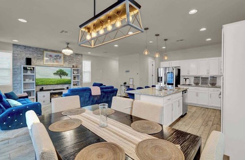 North Las Vegas House | Serenity Retreat 3BR with Heated Pool and Parking