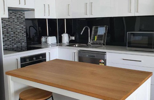 Runaway Bay Apartment | Serviced apartment ∙ 2 bedrooms ∙ 4 guests