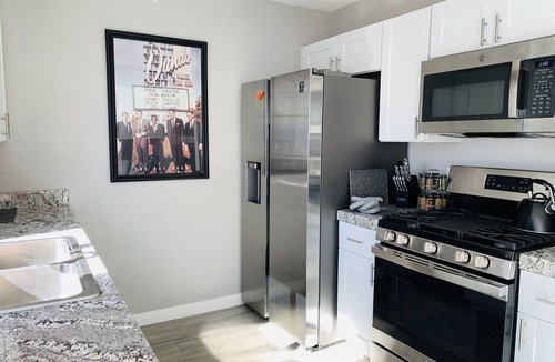 Spring Valley House | Seven minutes to Strip and Allegiant Stadium.