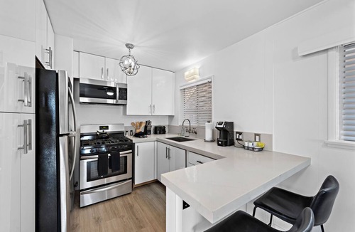 Laguna Beach Apartment | SH 1 Ocean View condo, walk to Main Beach