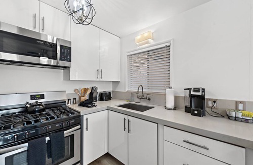 Laguna Beach Apartment | SH 1 Ocean View condo, walk to Main Beach