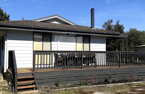 Venus Bay House | Shelby s Lodge- lovely light filled home