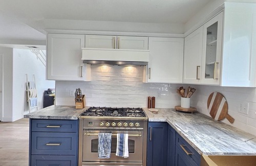 Downtown Condo | Shelly Shores: Quiet Retreat—Pet OK, Steps to Pier & Town!