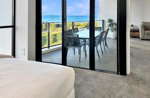Broadbeach Apartment | Sierra Grand 15th floor Ocean Views parking