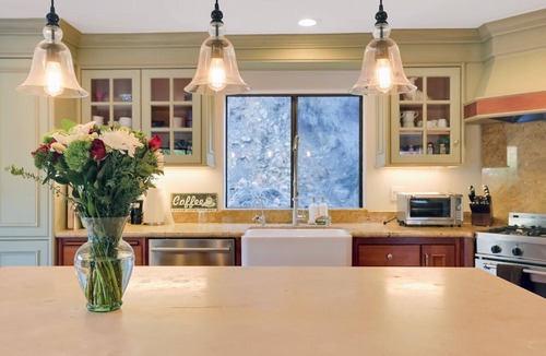 Montecito House | Sierra Vistas ! - 4BR Montecito Retreat w/Hot Tub+ Views +Close to Beach+ Town