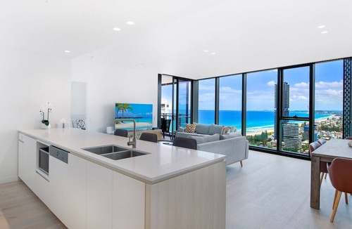Broadbeach Apartment | Signature Broadbeach Ocean Views Apartment - CoastHM