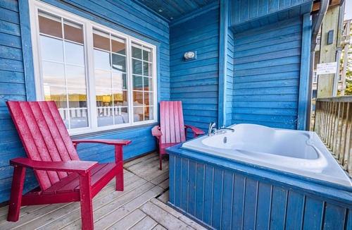 Ucluelet Condo | SIGNATURE COLLECTION ONE BEDROOM KING SUITE + OUTDOOR SOAKER TUB ON PATIO