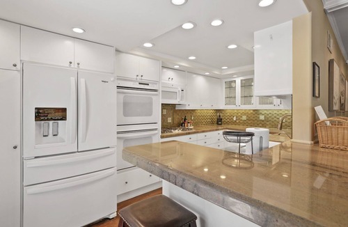 West Newport House | Single-family beach home two blocks from the beach.