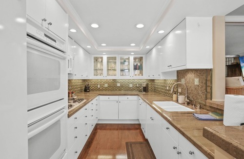 West Newport House | Single-family beach home two blocks from the beach.