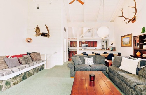 Mammoth Lakes Ski Chalet | Ski Chalet 3-Min from Mammoth, Shuttle Outside