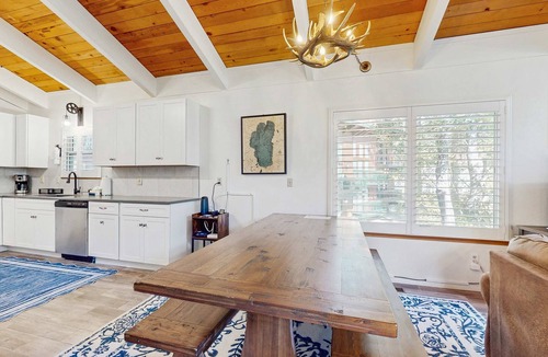 South Lake Tahoe House | Ski-in-ski-out mountain view home with hot tub - hiking & activities nearby