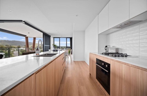 Indooroopilly Apartment | Sky-High Retreat view& Shopping at Your Doorstep