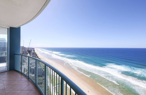 Main Beach Apartment | Skyhome Sub penthouse 3 Bedroom Ocean View