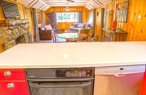 Idyllwild Cabin | Skylight Cabin - 2 Minutes Away from Town!