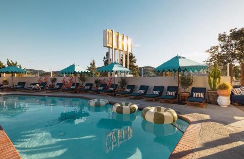 Los Alamos Hotel | Skyview Los Alamos - 21 & Over Pool