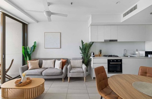 Newstead Apartment | Sleek 2BRM Apartment at Aqua Newstead