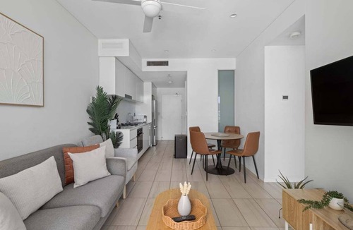 Newstead Apartment | Sleek 2BRM Apartment at Aqua Newstead