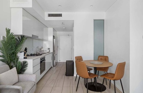 Newstead Apartment | Sleek 2BRM Apartment at Aqua Newstead