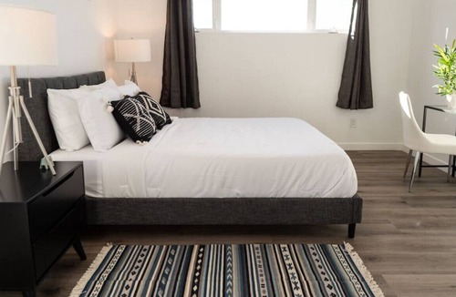 NoHo Arts District House | SLEEK, ELEGANT 3-BEDROOM HOME NEWLY BUILT IN 2021! (p51)