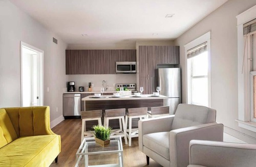 Gaslamp Quarter Hotel | Sleek Gaslamp 2BR Hotel Suite | Walk to Petco Park