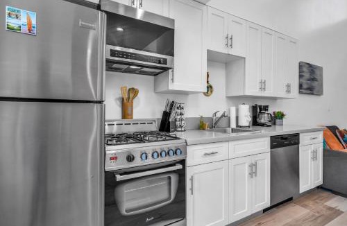 Wilshire Apartment | Sleek Loft Apartment with AC & gated Parking space In Hollywood