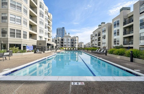 South Beach Apartment | Sleek South Beach Studio w/Movie Room near AT&T Park by Blueground