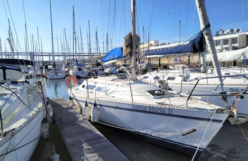 Lisbon Apartment | Sleep aboard a sailing boat in Lisbon