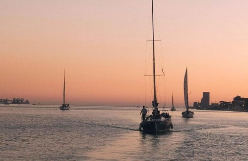 Lisbon Apartment | Sleep aboard a sailing boat in Lisbon