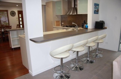 Ashmore House | Sleeps 14/Central Location/Kids Toys and Play Equipment/Fully Self Contained