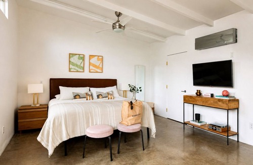 Tahquitz River Estates Hotel | Sleeps 30 | 10-Room Boutique Hotel | The Wesley