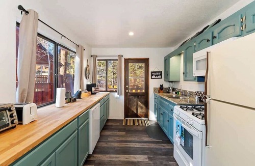 Summit Estates Condo | Slopeside Cabin C W Hot Tub & Slope View Parking