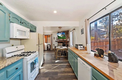 Summit Estates Condo | Slopeside Cabin C W Hot Tub & Slope View Parking