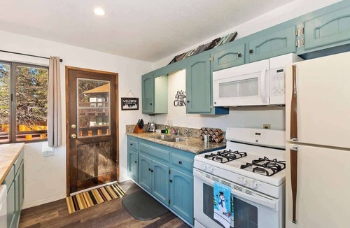 Summit Estates Condo | Slopeside Cabin C W Hot Tub & Slope View Parking
