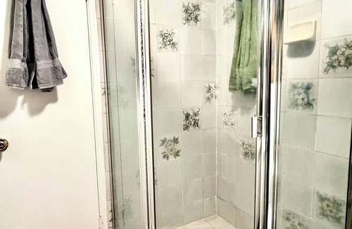 Beachwood Canyon Apartment | Small studio apartment, Beachwood Canyon. Summer rental only.