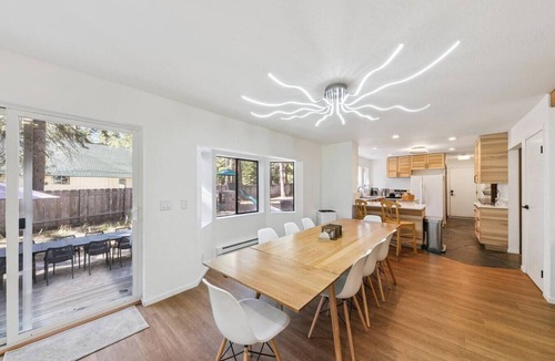 Christmas Valley House | Sno Place Like Home - Hot Tub+Fire Pit+Playground