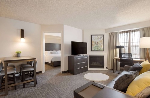 Reno/Tahoe Airport Hotel | Sonesta ES Suites Reno