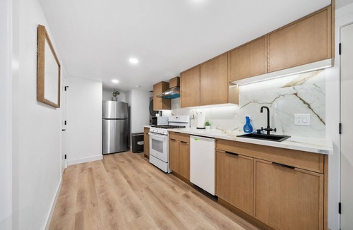 Valle Lindo House | Soothing 2-bedroom house with AC welcoming Pomona free parking laundry Bunkbed