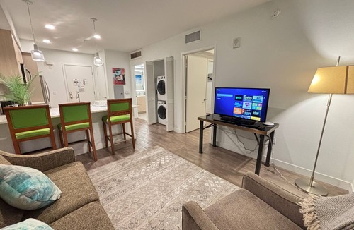 Koreatown Apartment | Sophisticated 1-Bedroom Apart-Hotel near Downtown LA, Koreatown