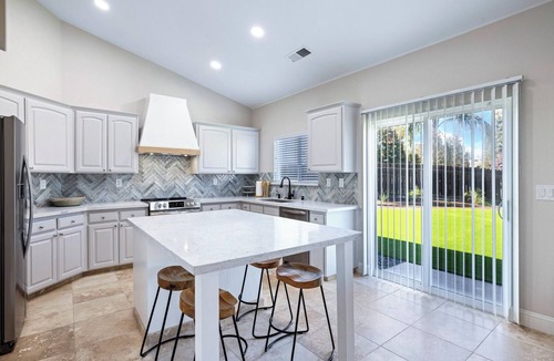 Raisin House | Sophisticated Contemporary Retreat@ Ft Washington