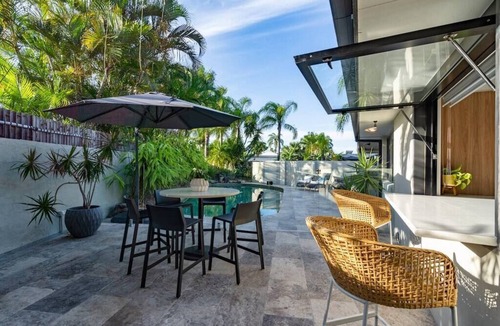 Sorrento House | Sorrento Oasis - 5BR, Gym, Pool