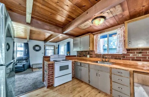Bijou Pines Ski Chalet | South Lake Mid Town Chalet - 3min to the Beach and Ski Run!