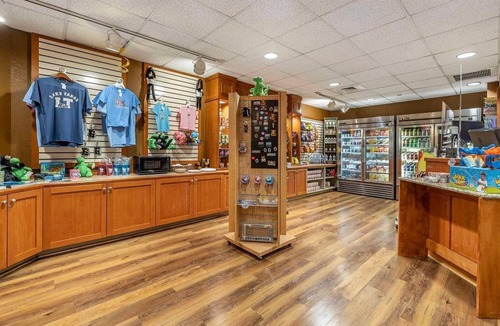 South Lake Tahoe Villa | South Lake Tahoe | Pool & Ski Access | 2BR Deluxe