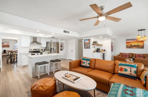 Desert Foothills Estates House | South Mountain FREE HEAT pool & Hot Tub Walk to Trails & Park