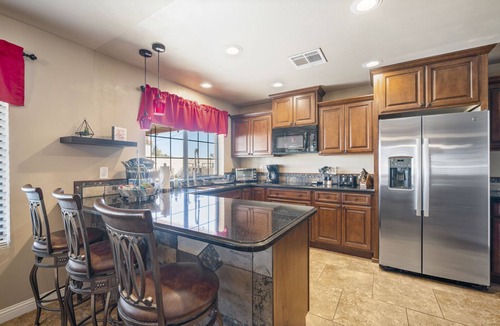 Desert Foothills Estates House | South Mountain Retreat - Free Heated Pool, Tesla outlet, RV Parking