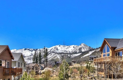 Mountain View Estates House | South Tahoe Vacation Home Retreat