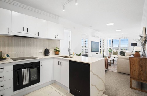 Southport Apartment | Southport Executive Broadwater Apartment